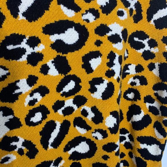 Cozy Casual Leopard Print Sweater Cut Out Back Medium Large - Picture 3 of 6